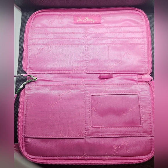 Women's Vera Bradley Priscilla Pink zip around wristlet wallet EUC - Picture 4 of 4